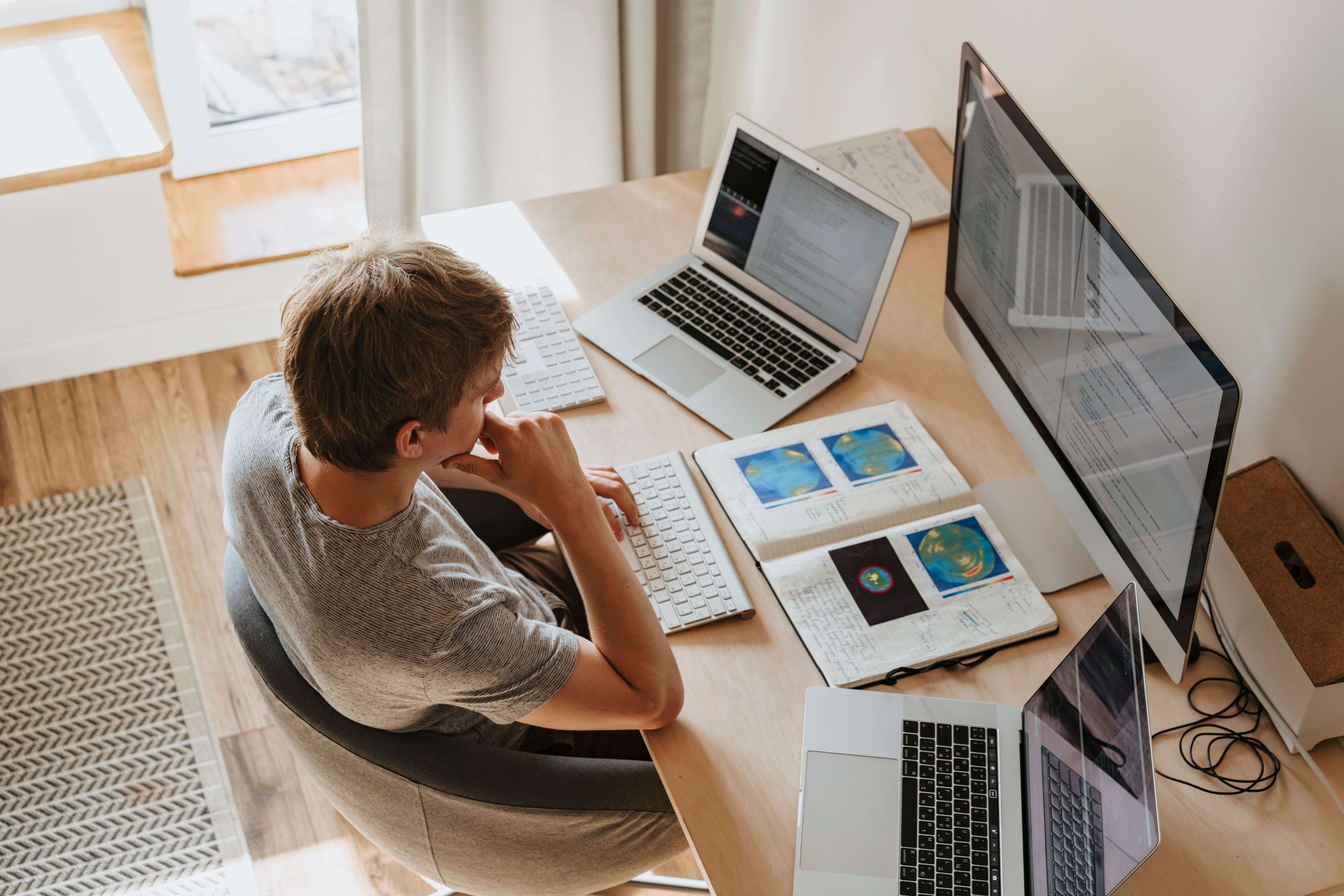 Do web research for professional PPTs