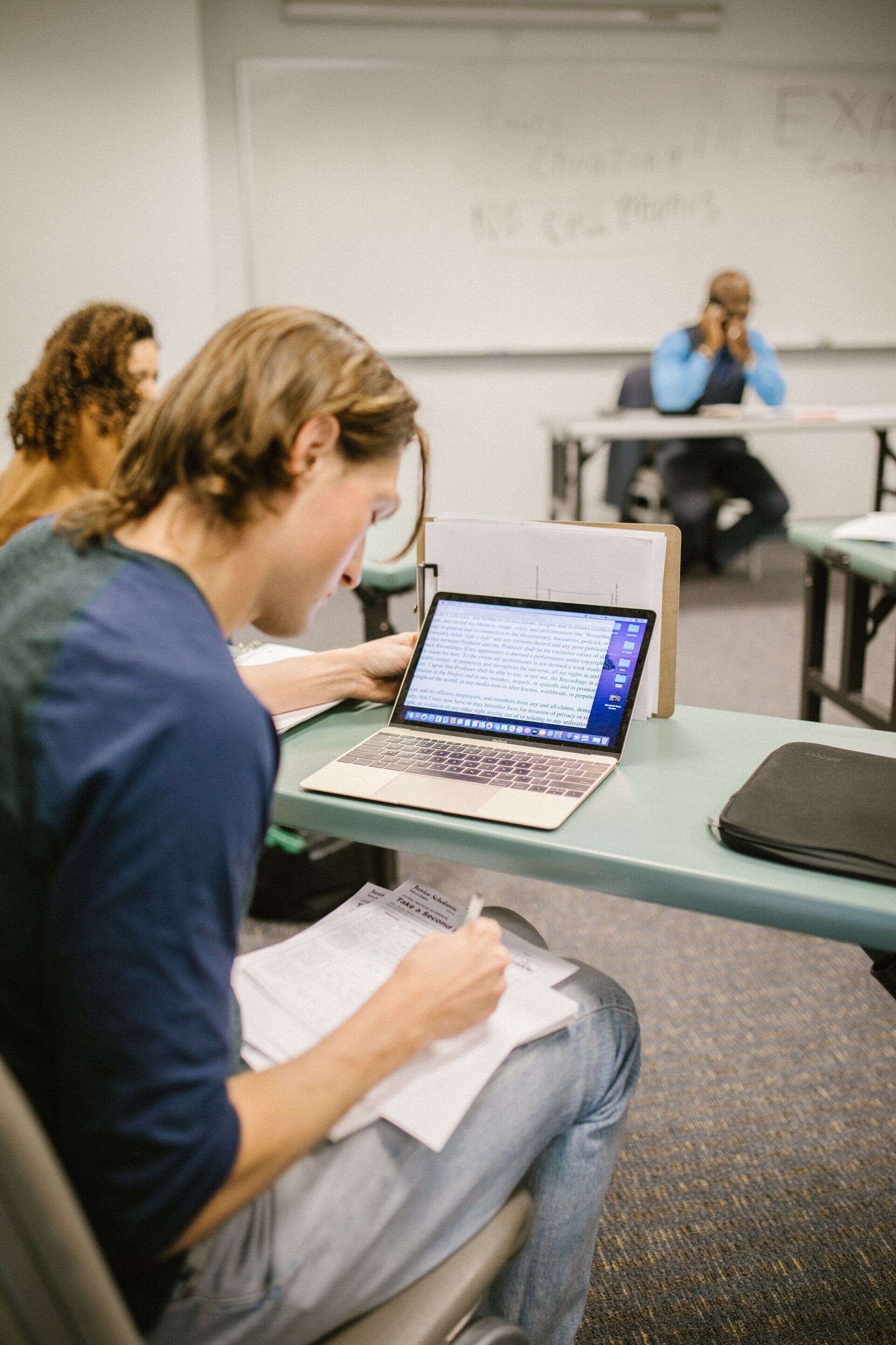 Generate quizzes and find knowledge gaps
